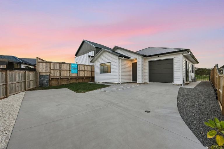 Photo of property in 50 Whakairo Crescent, Gulf Harbour, Whangaparaoa, 0930