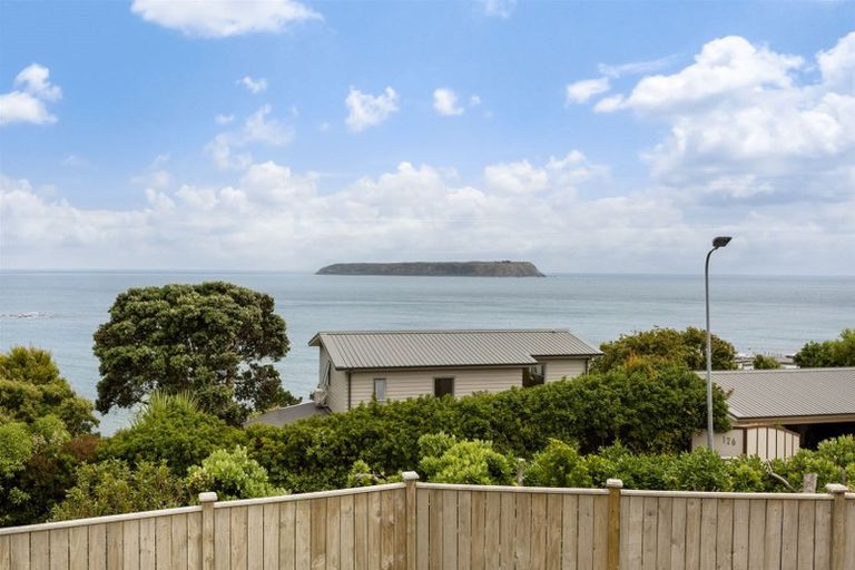 Photo of property in 77 Motuhara Road, Plimmerton, Porirua, 5026
