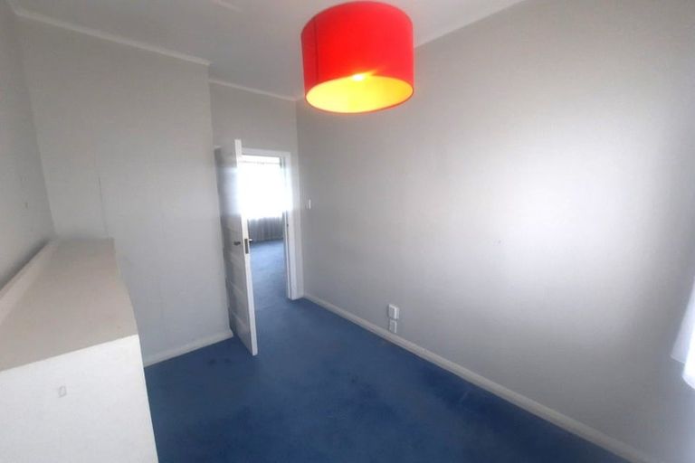 Photo of property in 2 Savage Crescent, Upper Hutt Central, Upper Hutt, 5018