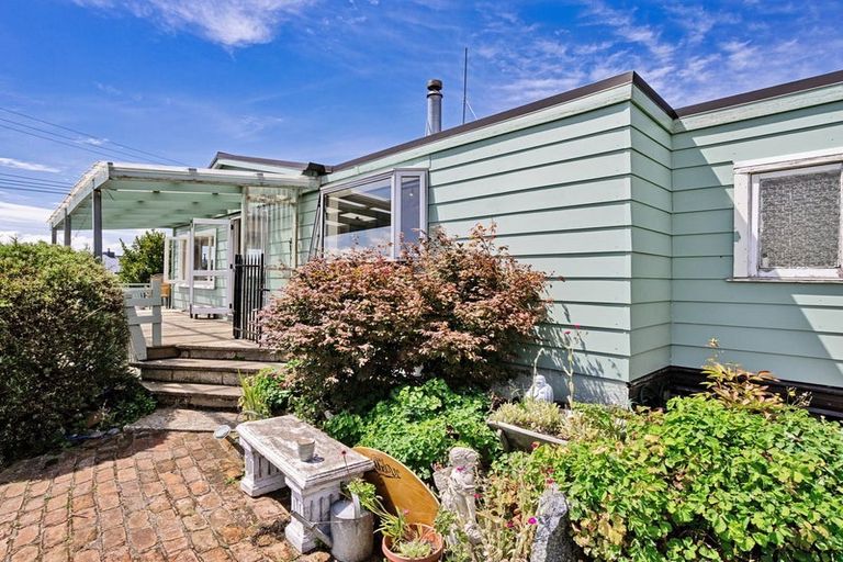 Photo of property in 3 Morton Street, Tuatapere, 9620