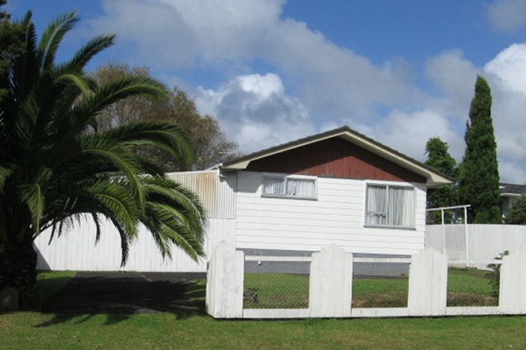 Photo of property in 36 Allington Road, Massey, Auckland, 0614