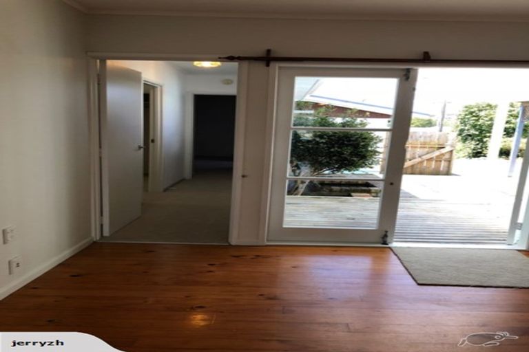 Photo of property in 83 Red Beach Road, Red Beach, 0932