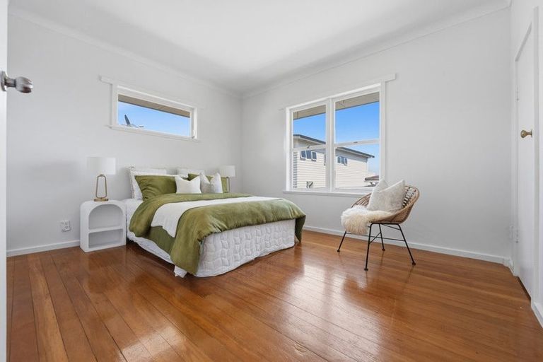 Photo of property in 1/35 Bradbury Road, Botany Downs, Auckland, 2010