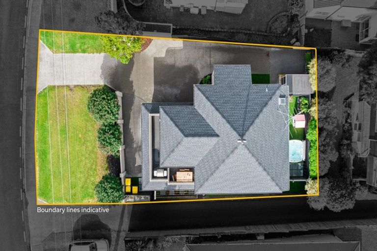 Photo of property in 210 East Coast Road, Forrest Hill, Auckland, 0620