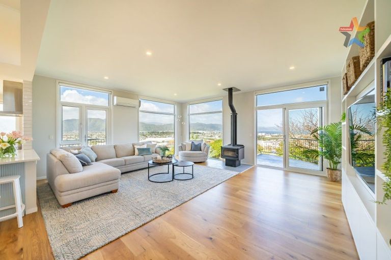 Photo of property in 24 Magnolia Grove, Maungaraki, Lower Hutt, 5010