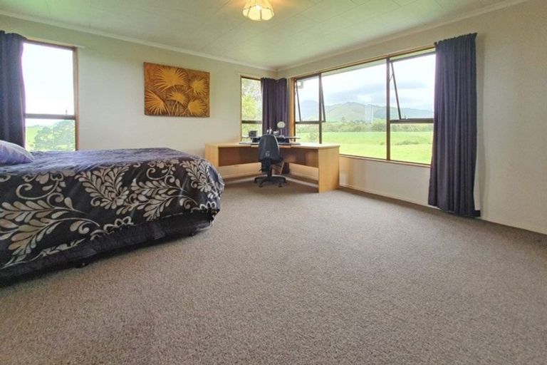 Photo of property in 1939 South Road, Pitone, New Plymouth, 4374