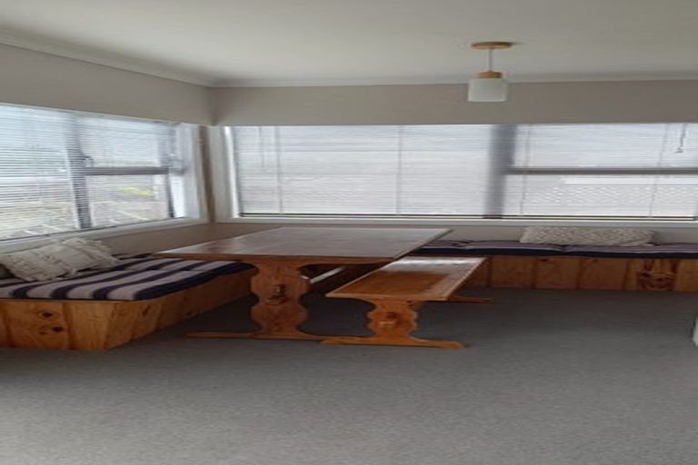 Photo of property in 26 Reeves Street, Waikanae Beach, Waikanae, 5036