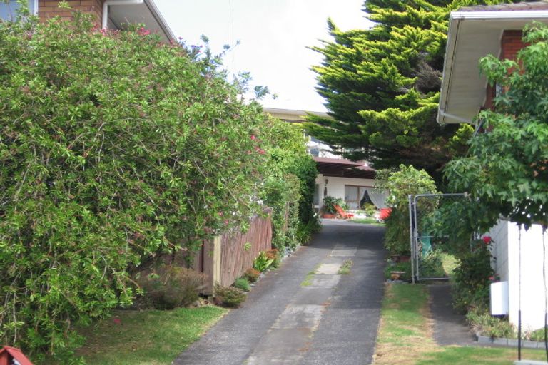 Photo of property in 5 Prestige Place, Castor Bay, Auckland, 0620