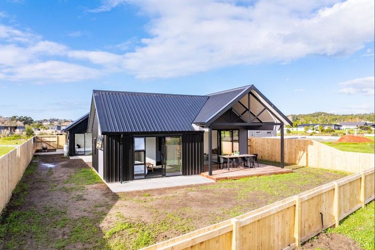 Photo of property in 8 Grey Heron Close, Mangawhai Heads, 0573