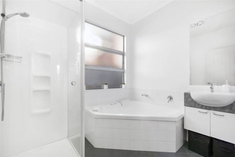 Photo of property in 17 Bottle Lake Drive, Parklands, Christchurch, 8083