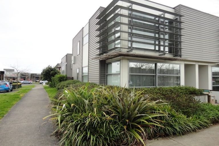 Photo of property in 2 Kauri Drive, Takanini, 2112