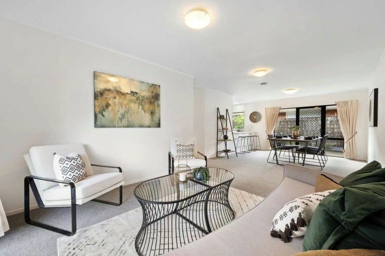 Photo of property in 2/2 West Fairway, Golflands, Auckland, 2013