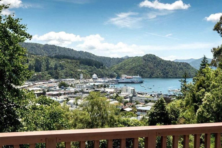 Photo of property in 47 Otago Street, Picton, 7220