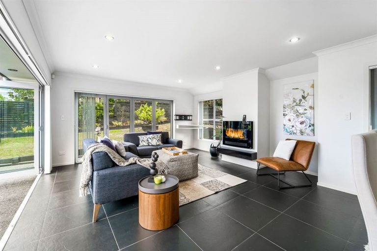 Photo of property in 32 Corricvale Way, Northcross, Auckland, 0630