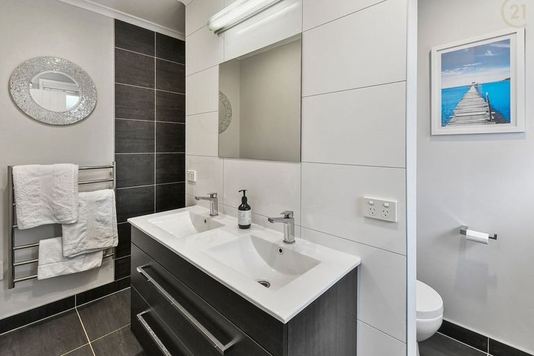 Photo of property in 3 Acqua Place, Karaka, Papakura, 2113