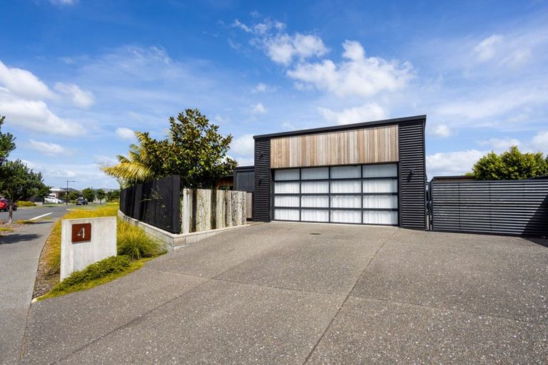 Photo of property in 4 Awatira Drive, Papamoa Beach, Papamoa, 3118