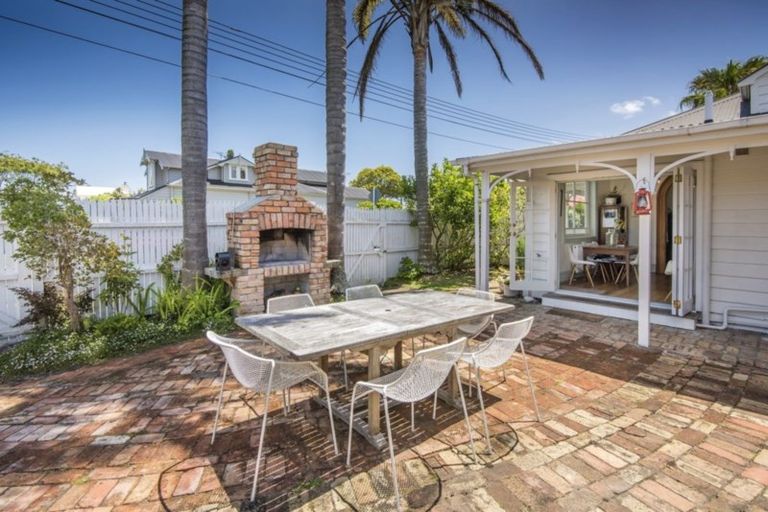 Photo of property in 19 Tainui Road, Devonport, Auckland, 0624