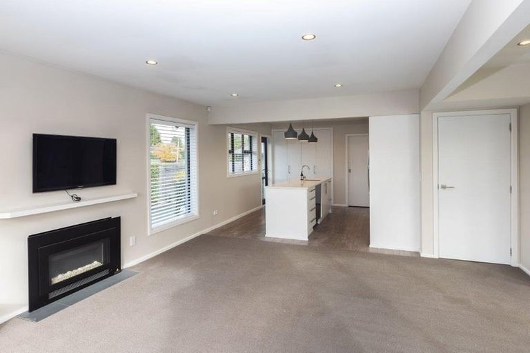 Photo of property in 31 Gleneagles Terrace, Ilam, Christchurch, 8053
