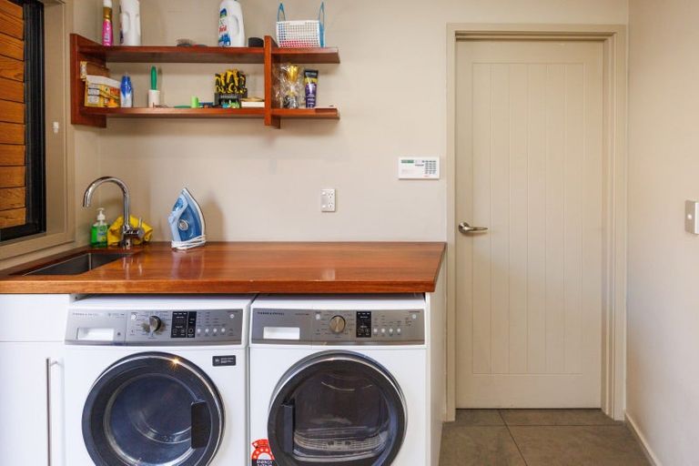 Photo of property in 143 Victoria Avenue, Hokowhitu, Palmerston North, 4410