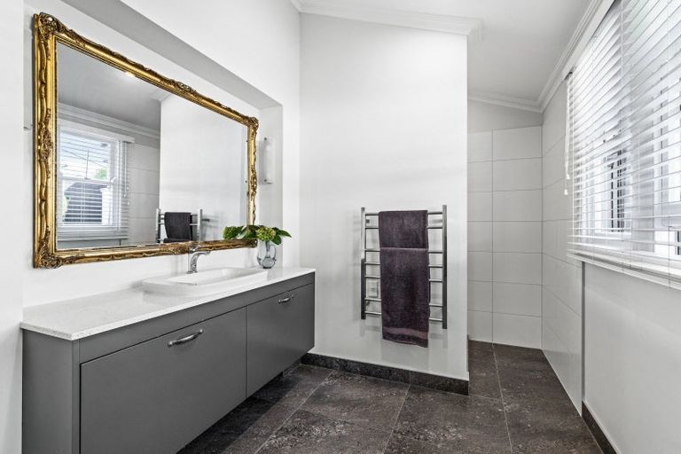 Photo of property in 2 Greenwood Road, Havelock North, 4130