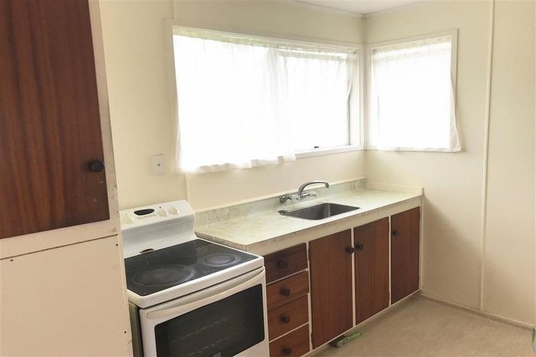 Photo of property in 22 Kelman Road, Kelston, Auckland, 0602