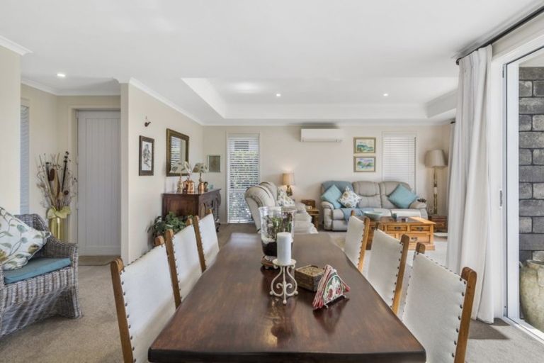 Photo of property in 18 Tranquil Grove, Omokoroa, 3114