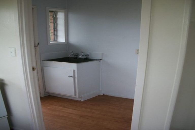 Photo of property in 2/98 Carlisle Road, Browns Bay, Auckland, 0632