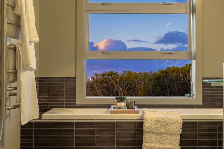Photo of property in 5 Ocean Vista Lane, Paraparaumu, 5032