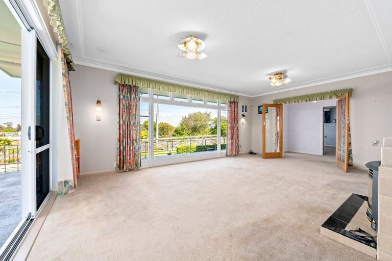 Photo of property in 42 Forest Lake Road, Forest Lake, Hamilton, 3200