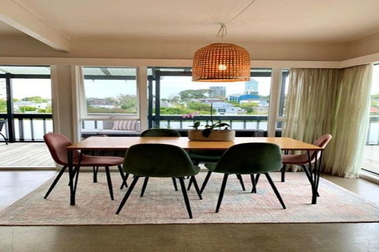 Photo of property in 1/23 Hart Road, Hauraki, Auckland, 0622