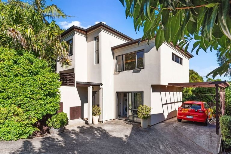 Photo of property in 2/222 Forrest Hill Road, Forrest Hill, Auckland, 0620