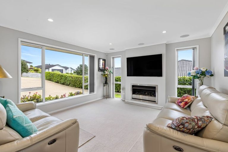 Photo of property in 15 Seaview Crescent, Hatfields Beach, Orewa, 0931