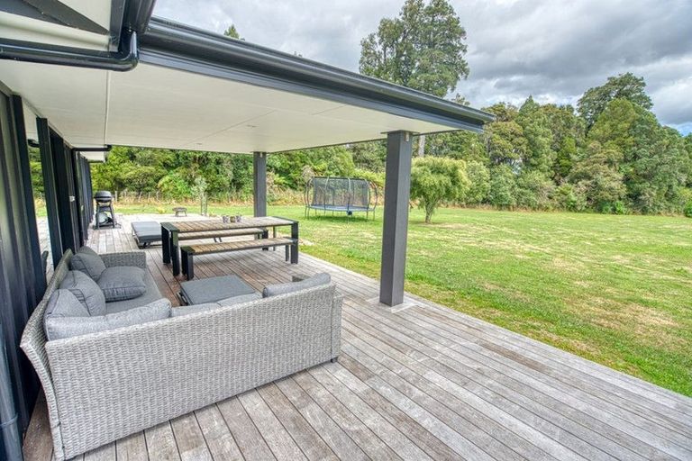 Photo of property in 5 Fairway Drive, Moana, 7872