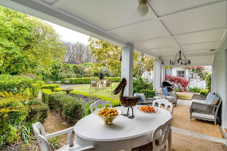 Photo of property in 98 Te Mata Road, Havelock North, 4130