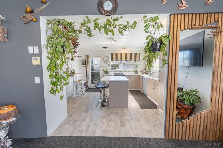 Photo of property in 1 Regent Street, Waimate, 7924