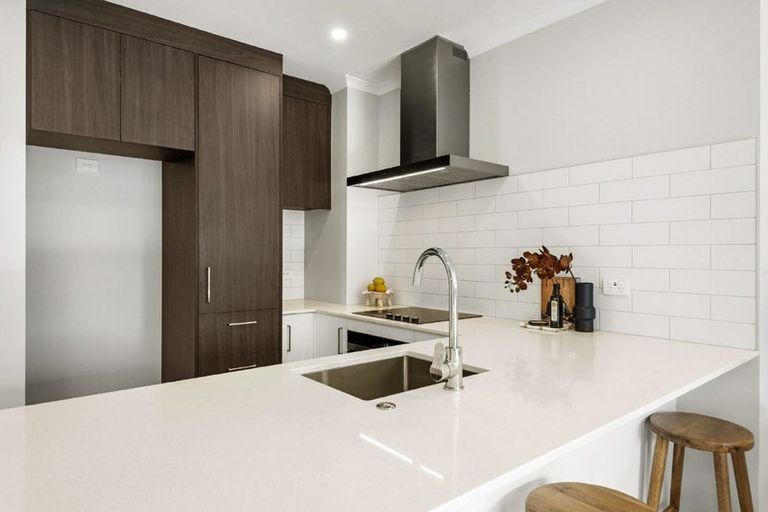 Photo of property in 3/1 Parapara Place, Albany, 0632