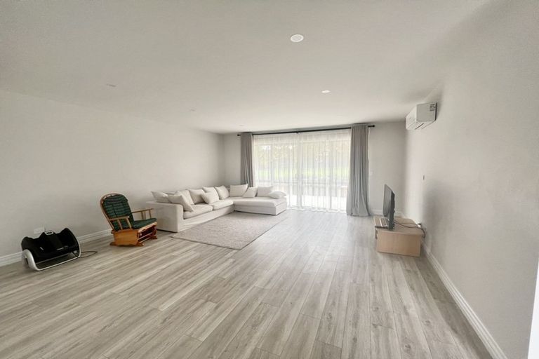 Photo of property in 21 Reserva Crescent, Kumeu, 0810