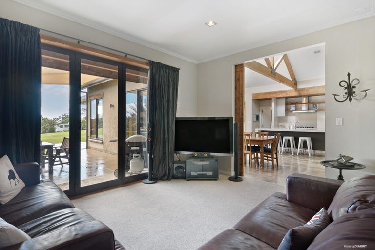 Photo of property in 65 Vaughans Road, Okura, Albany, 0792