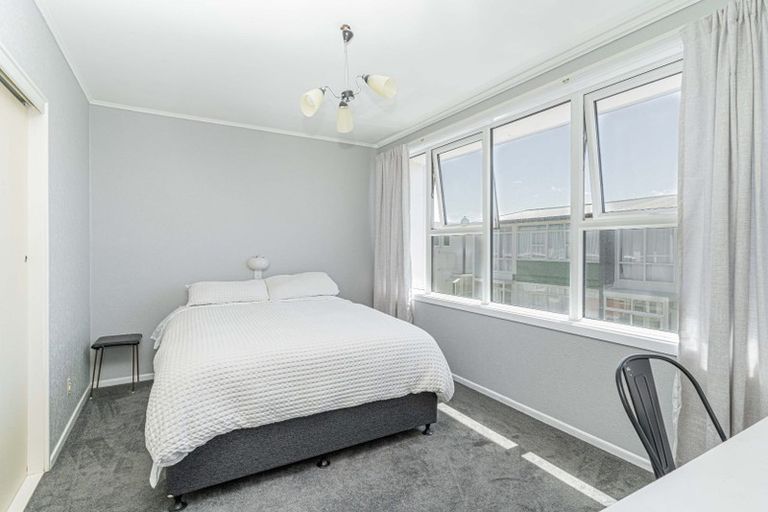 Photo of property in 4/55 Apu Crescent, Lyall Bay, Wellington, 6022