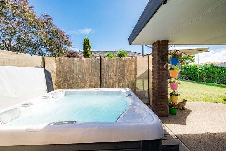 Photo of property in 52 Campion Road, Waikanae Beach, Waikanae, 5036