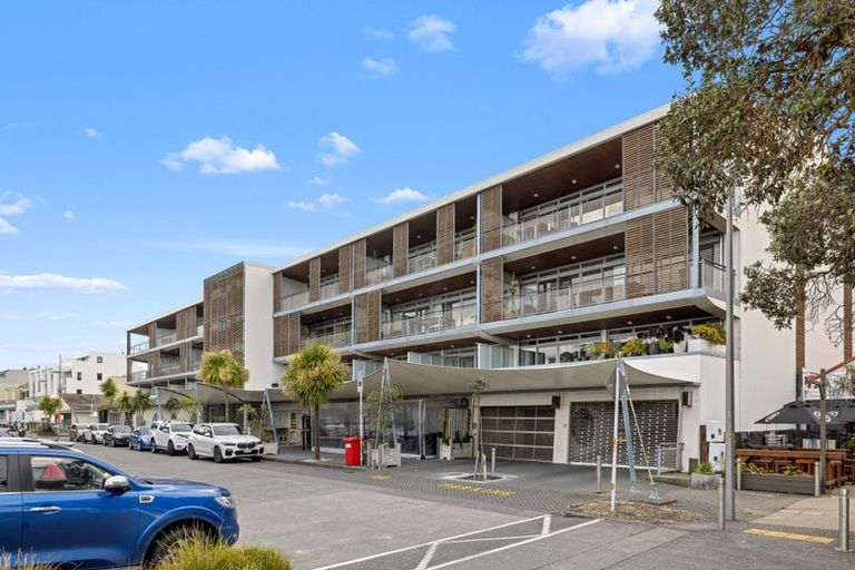 Photo of property in Ocean Breeze Apts, 2107/87 Clyde Road, Browns Bay, Auckland, 0630