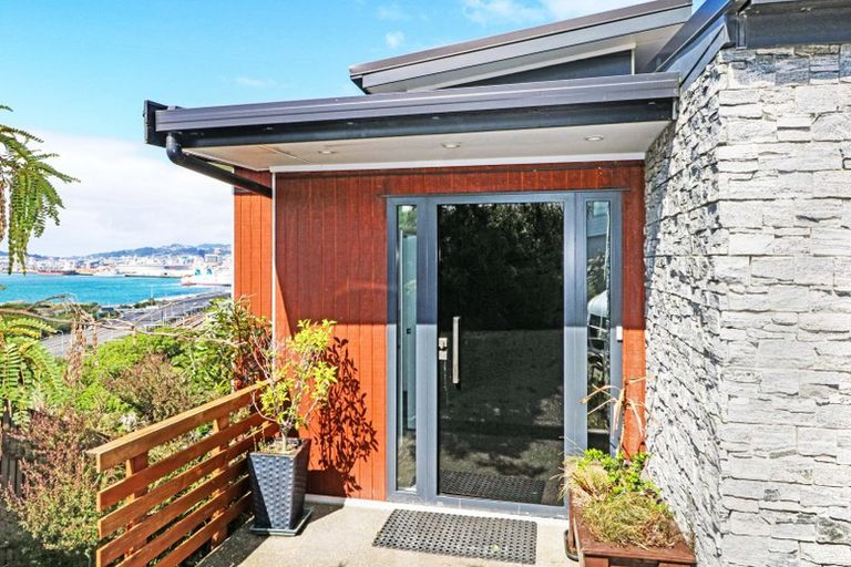 Photo of property in 6 Satchell Way, Kaiwharawhara, Wellington, 6035