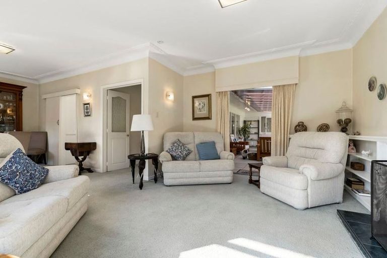 Photo of property in 1/290 East Coast Road, Forrest Hill, Auckland, 0620