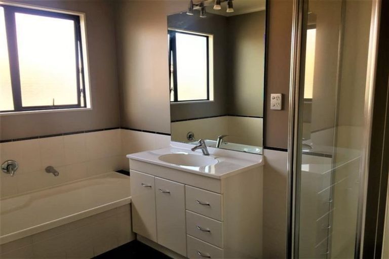 Photo of property in 77 Wayne Francis Drive, Flat Bush, Auckland, 2016