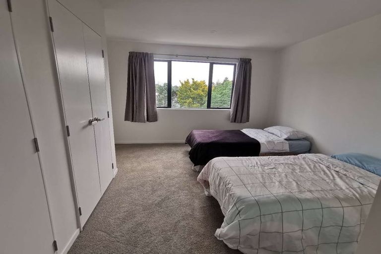 Photo of property in 10/9 Schnapper Rock Road, Greenhithe, Auckland, 0632