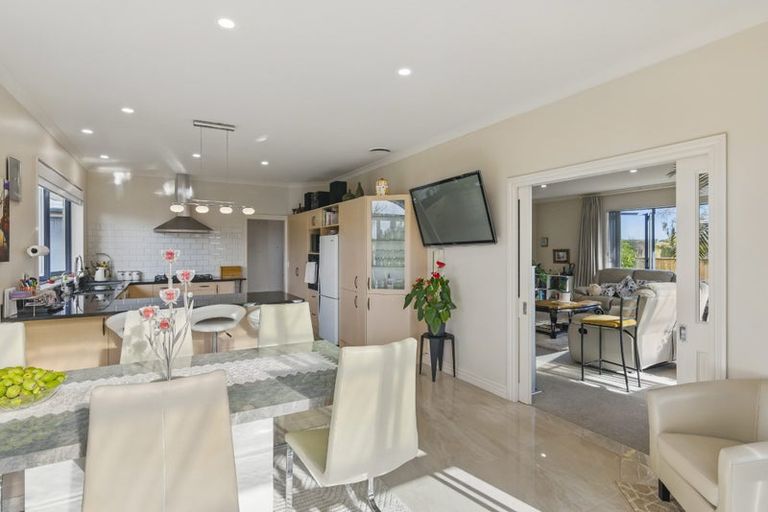 Photo of property in 41 Holcombe Drive, Paraparaumu, 5032