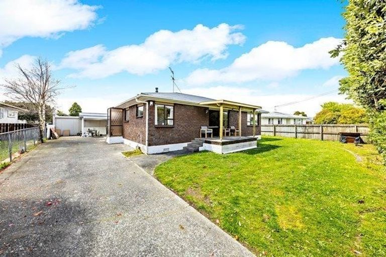 Photo of property in 30 Sutton Crescent, Papakura, 2110