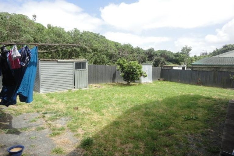 Photo of property in 1/13 Kirklow Place, Goodwood Heights, Auckland, 2105
