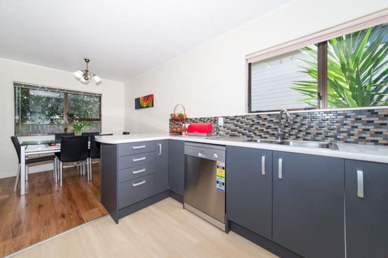 Photo of property in 4/278 Birkdale Road, Birkdale, Auckland, 0626