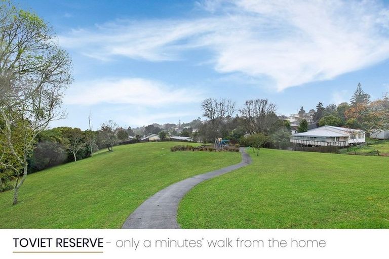 Photo of property in 1/53 Ayton Drive, Totara Vale, Auckland, 0629